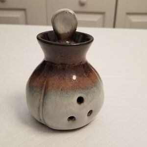 Peter Pots Studio Poterry Garlic Keeper 4.5 In Tan & Brown